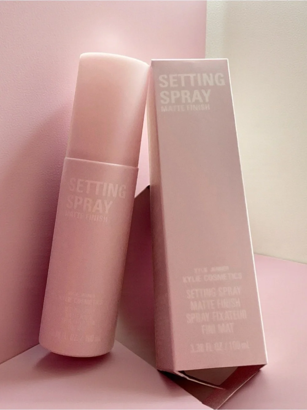 Kylie Cosmetics Light Pink Matte Setting Spray 100 ml.